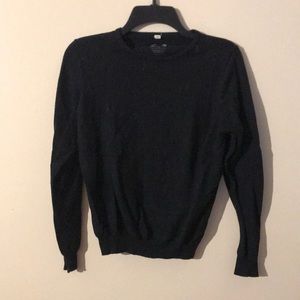 Black light weight sweater